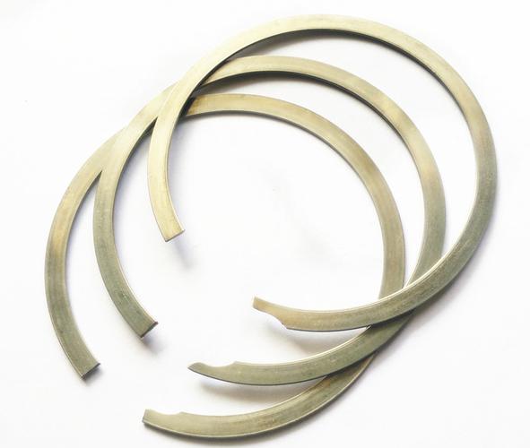 无耳挡圈与螺旋挡圈在生产加工和使用特性上有相似之处,都是由钢丝